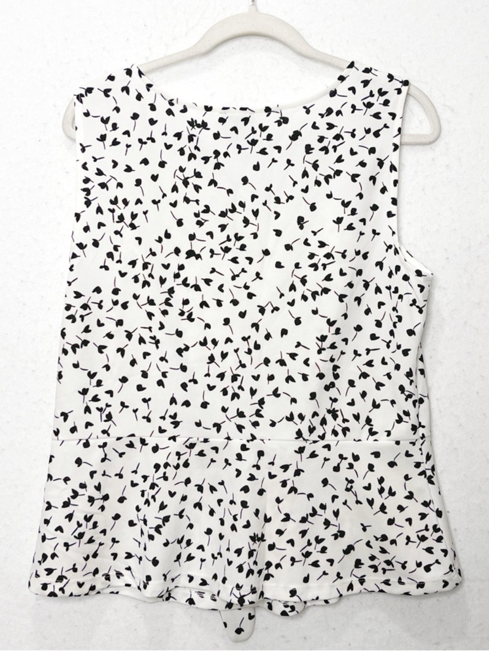 Talbots Tie Front Tank  Petal Print Black and White Sleeveless Top Accent V-neck - Picture 4 of 8